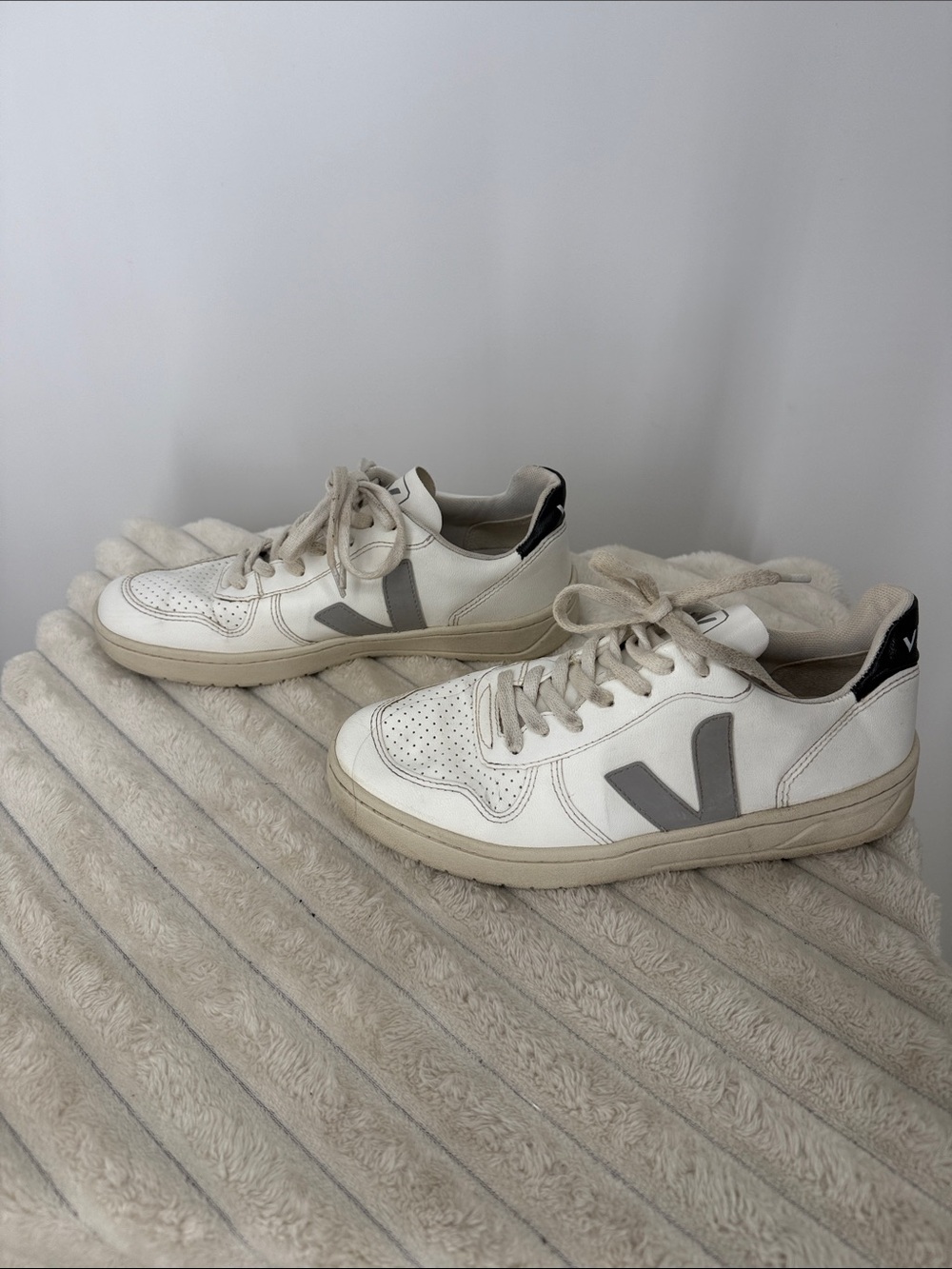 Veja V-10 White Sneakers with Gray Accents women’s size 8